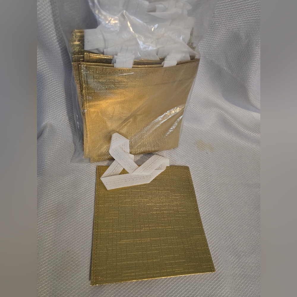 🥳 24 8×8 Party Favor Bags